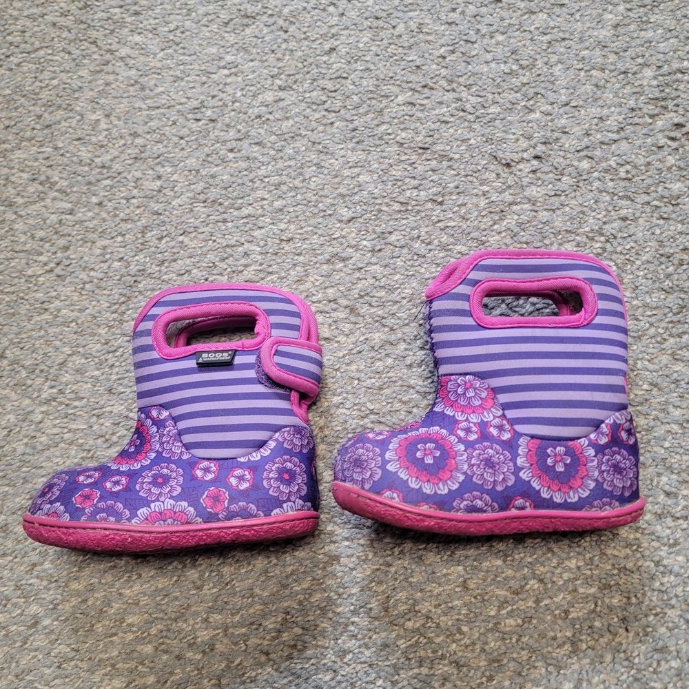 Bogs Winter Boots Pink & Purple Paisley/Stripped - Size 5 Toddler/Baby